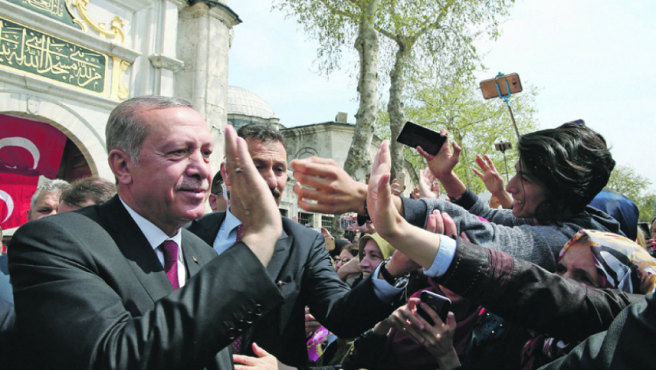 Zbogom EU: Erdogan slavi sa pristalicama