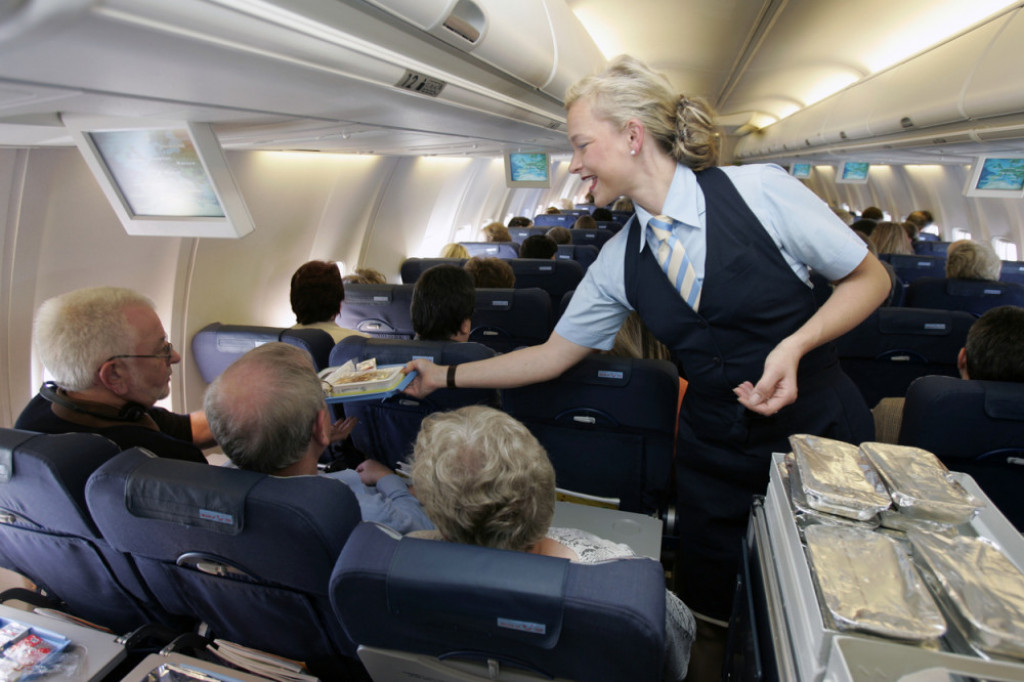 Stjuardesa avion hrana