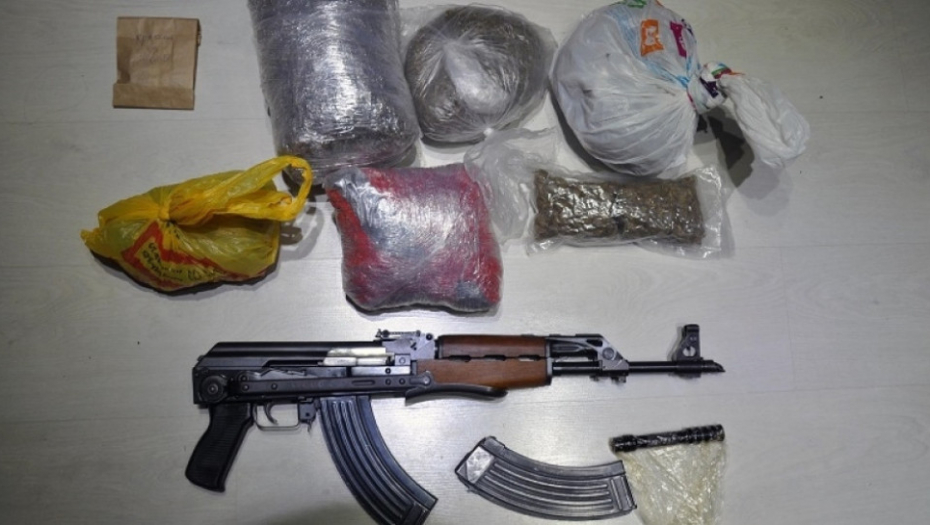 Zaplenjeni droga i oružje