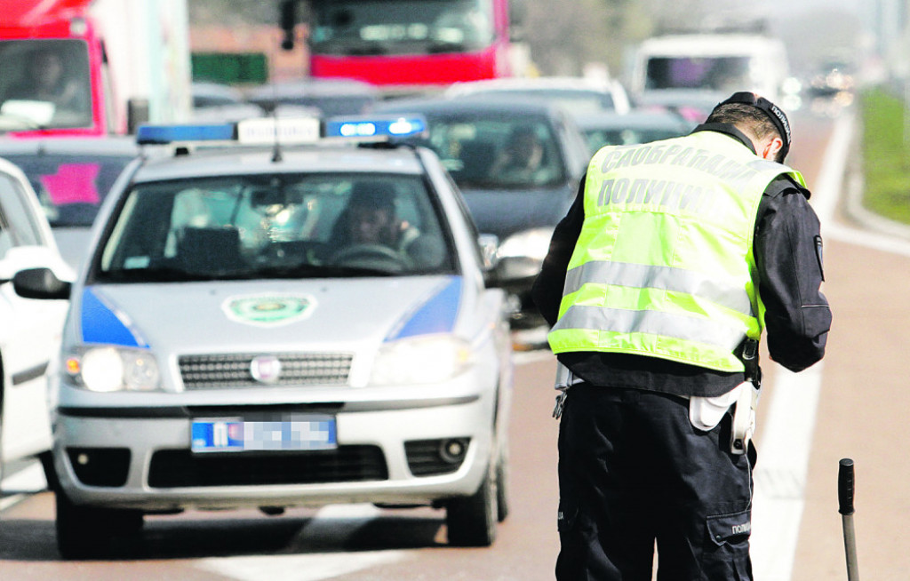 Policija saobraćajac saobraćajna nesreća