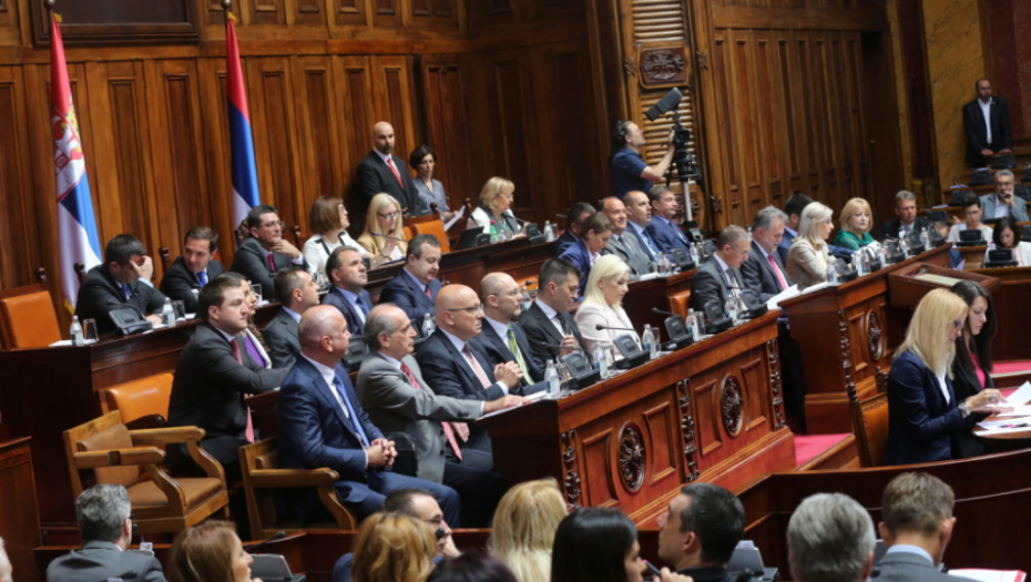 Ministri u Skupštini  