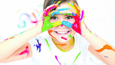 Dete crtanje boje bojice tempere