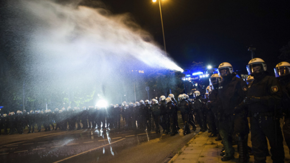 Demonstranti Hamburg vodeni topovi G20