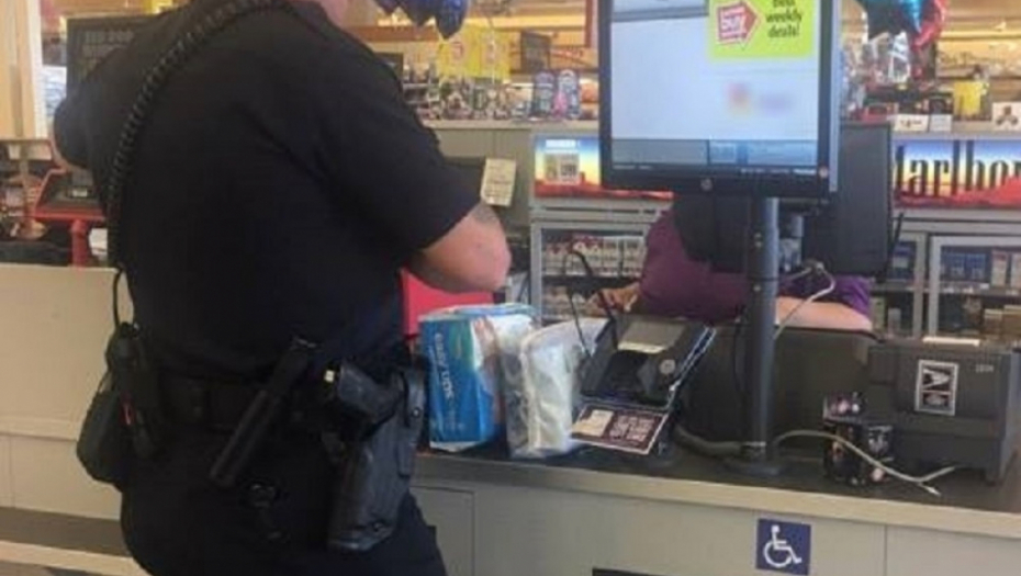 Policajac kupuje pelene