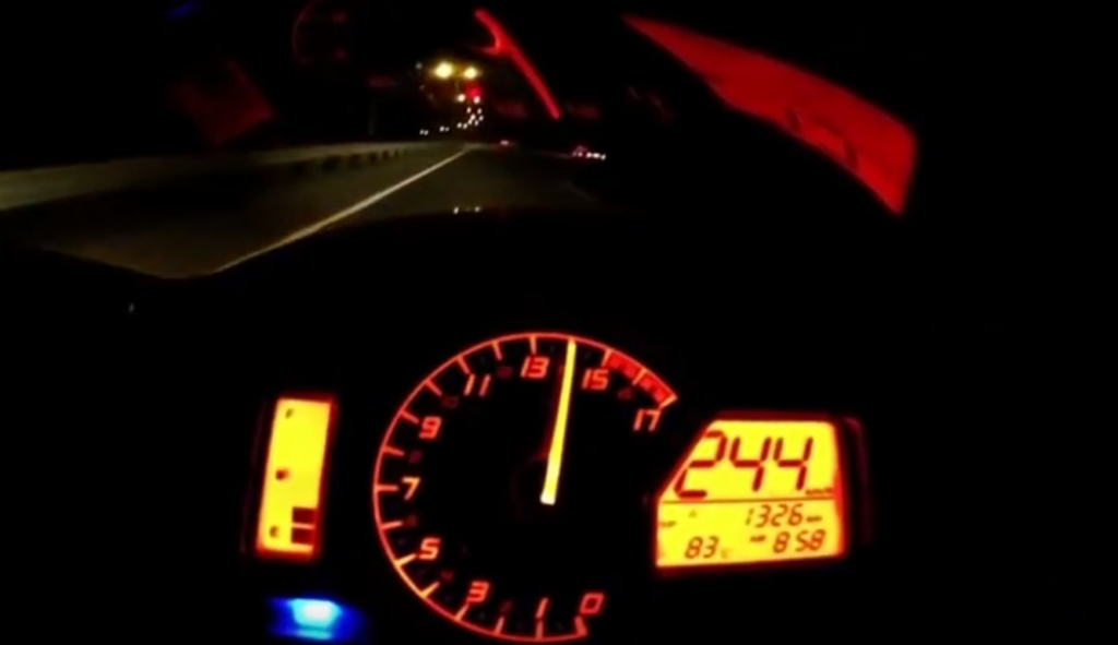 Vozio motor 244 kilometra na sat