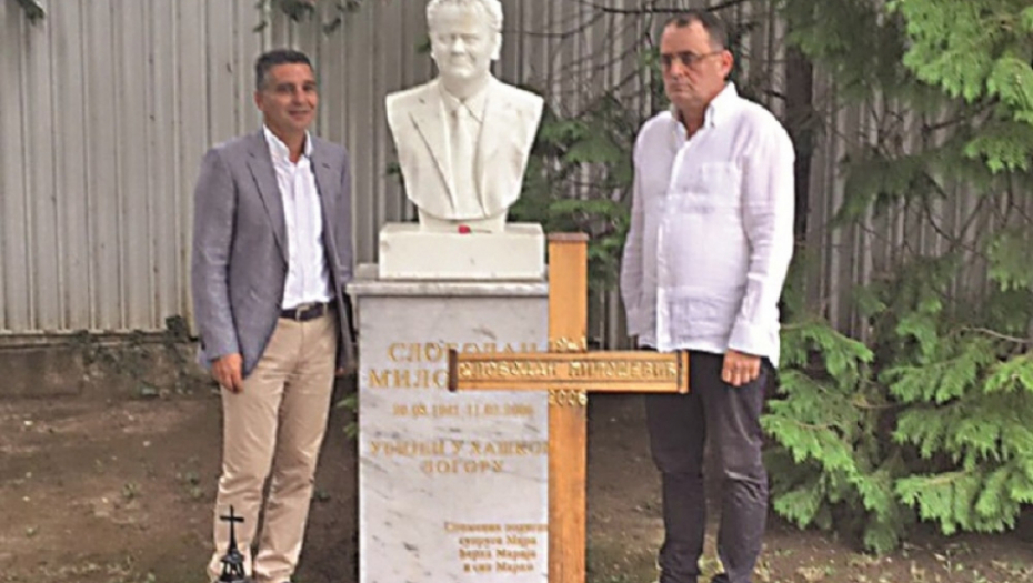 Milošević i Zagrađanin na grobu Slobodana Miloševića