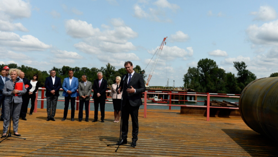 Predsednik Vučić obišao radove na Koridoru 11