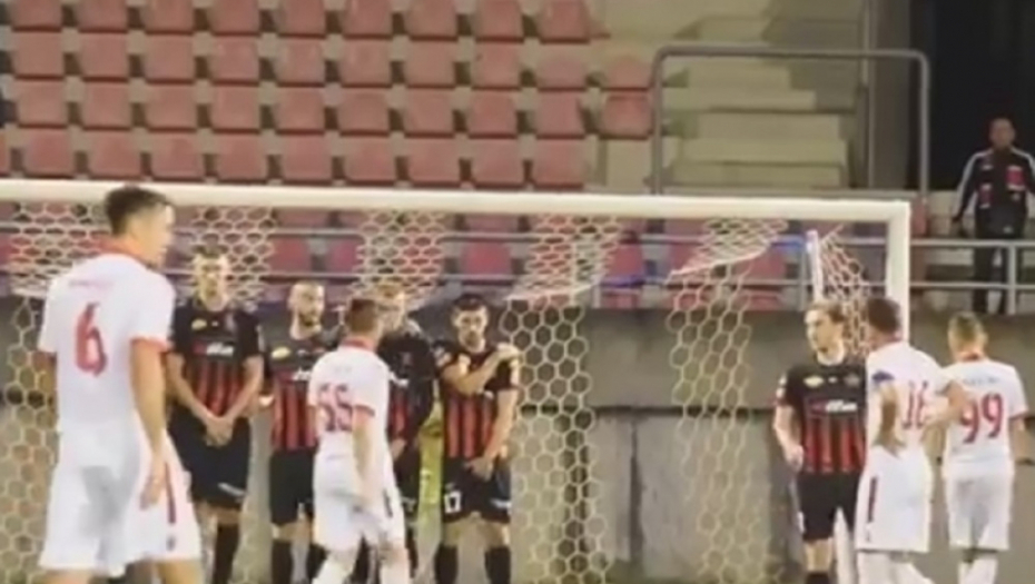 Živi zid koji ne čuva ništa