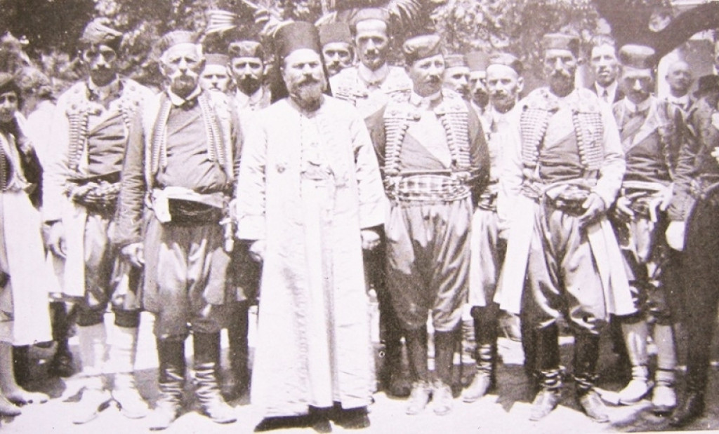 Mitropolit Gavrilo na sahrani kralja Aleksandra