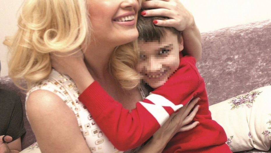 Maja Nikolić sa sinom