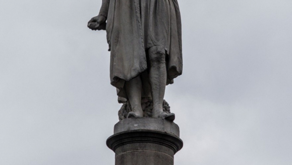 Statua Kolumba ostala bez glave