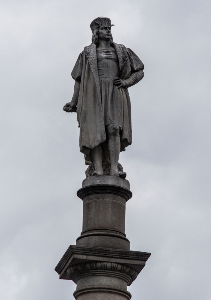 Statua Kolumba ostala bez glave