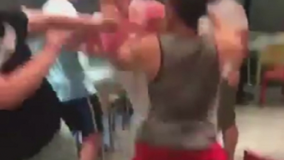 Tuča navijača Junajteda i Lidsa