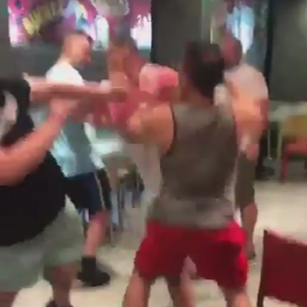 Tuča navijača Junajteda i Lidsa