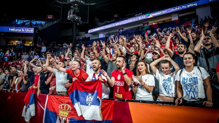 Navijači Srbije u Istanbulu