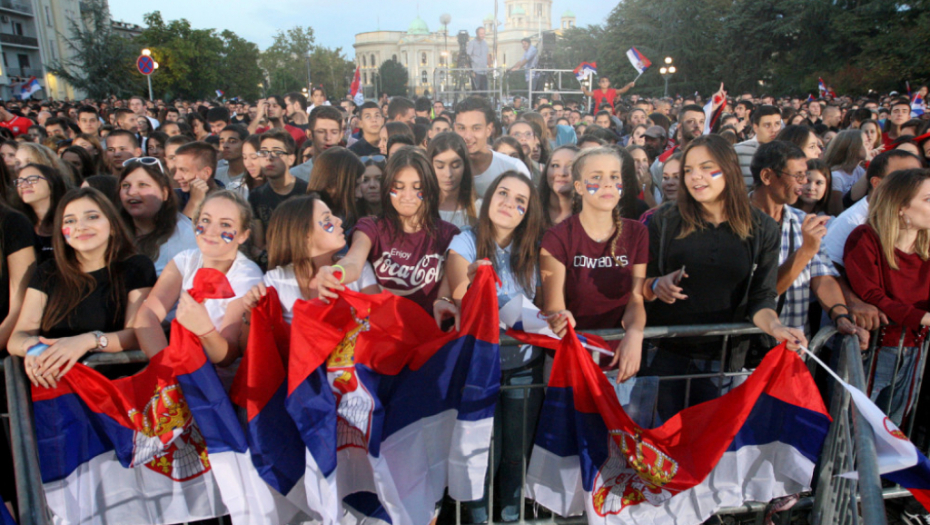 Doček košarkaša na balkonu