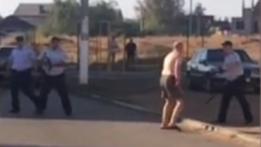 Policajci ubili ludaka koji se detetu odsekao glavu