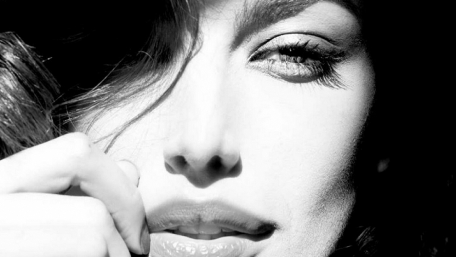 Madalina Diana Ghenea, Twitter