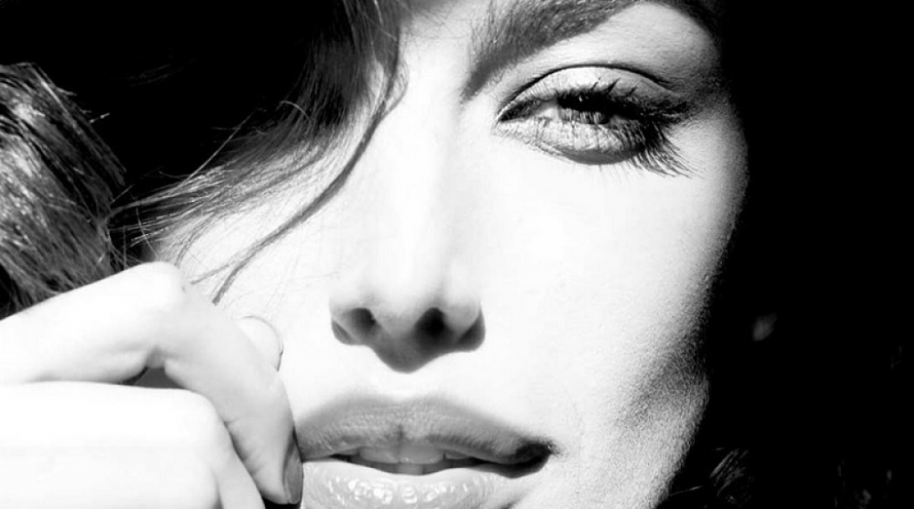 Madalina Diana Ghenea, Twitter