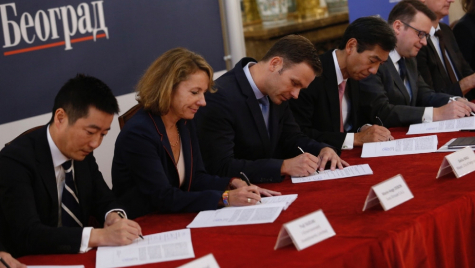 Siniša Mali potpisivanje ugovora