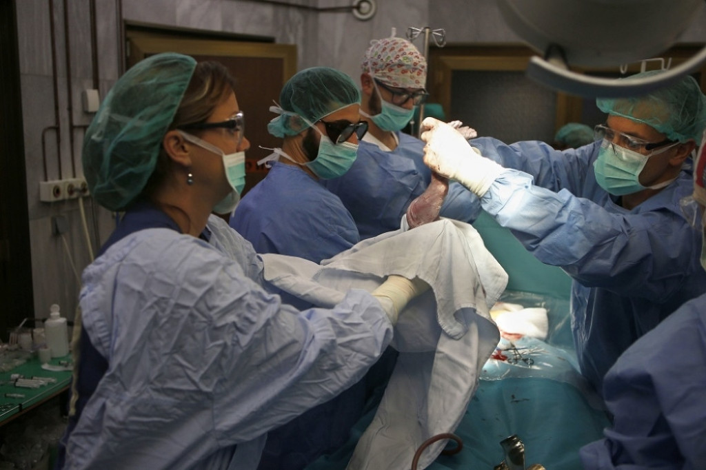 Carski rez, operacija, porođaj