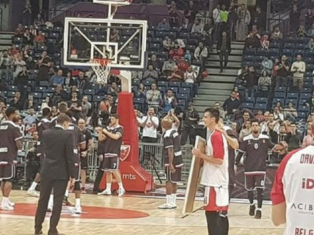 Dangubić uručio poklon Mitroviću