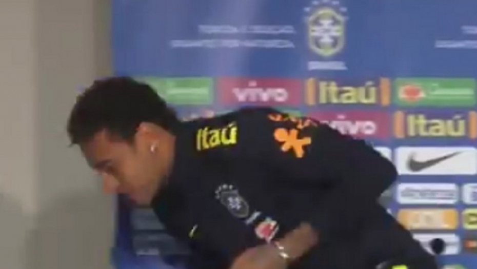 Nejmar najpre zaplakao, a onda istrčao sa konferencije