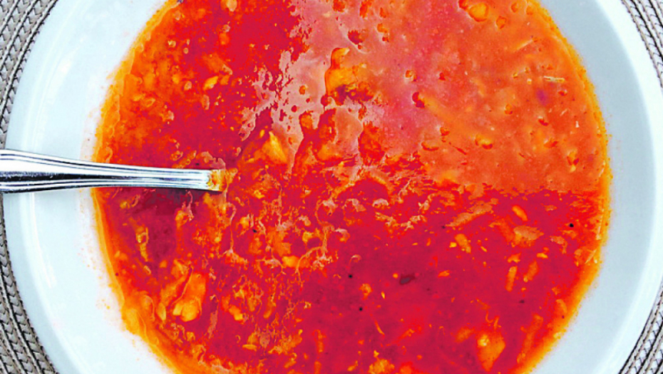 Paradajz čorba sa tikvicama i piletinom