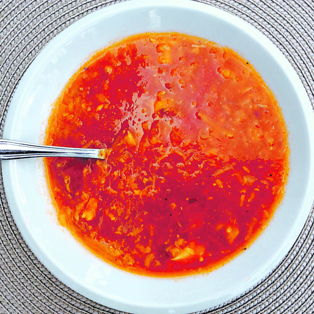 Paradajz čorba sa tikvicama i piletinom