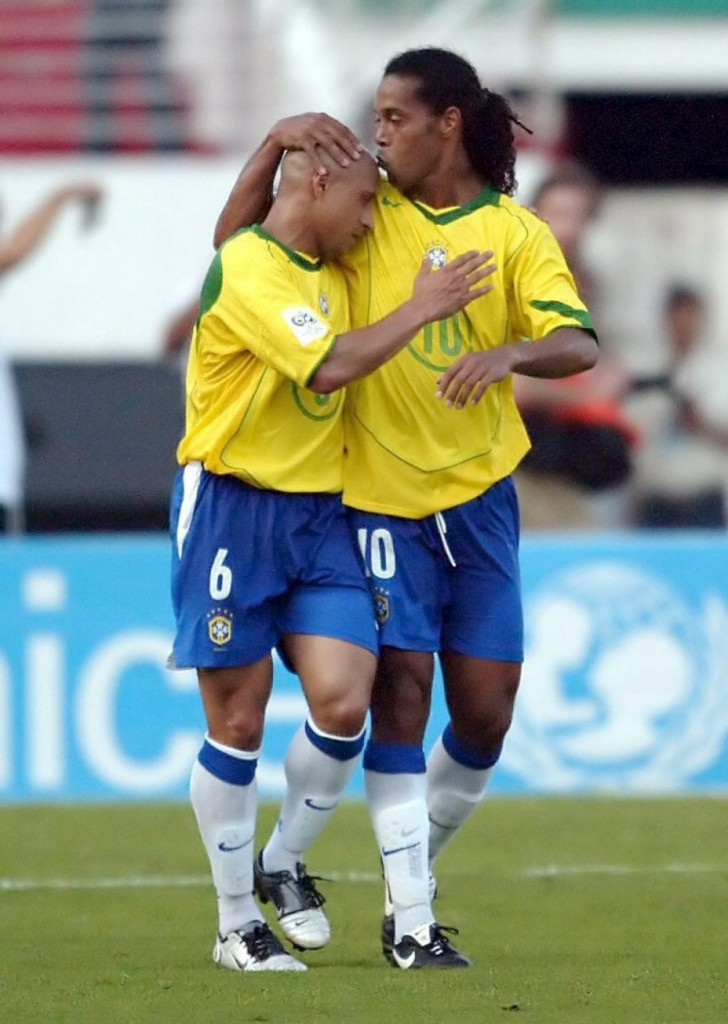 Dve legende... Roberto Karlos u zagrljaju sa Ronaldinjom