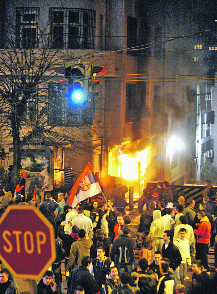 Paljenje ambasade SAD