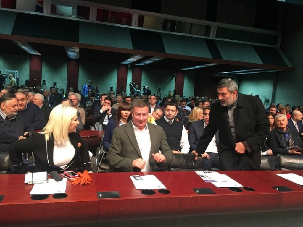 Napravila raspored sedenje: Zorana Mihajlović sa kolegama