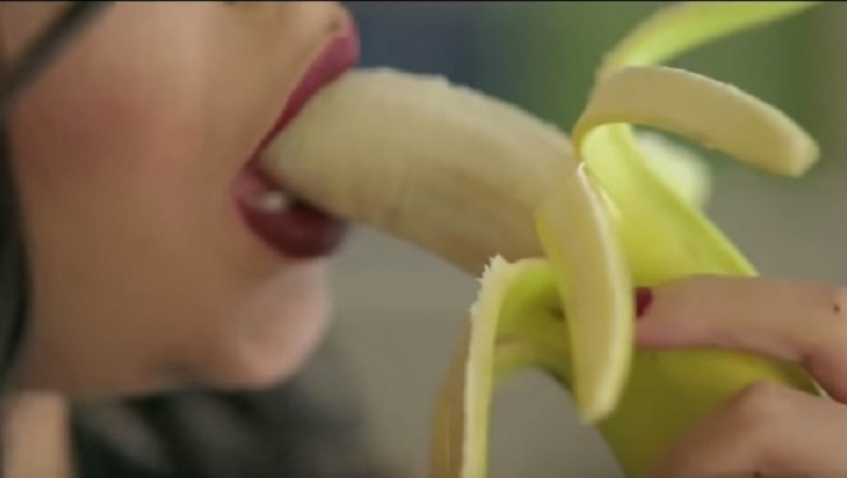 Zbog banane završila iza rešetaka