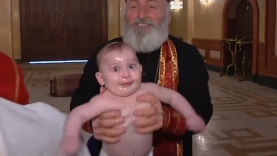 Masovno krštenje beba u Gruziji