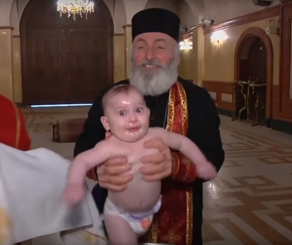 Masovno krštenje beba u Gruziji