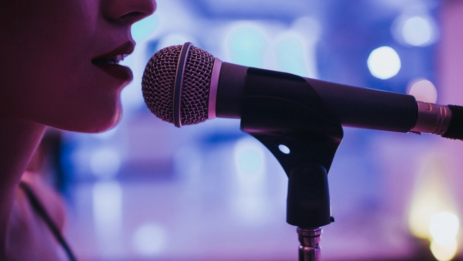 Mikrofon, pevačice