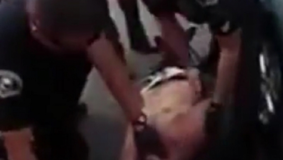 Policajci upotrebili zahvat koji nisu smeli