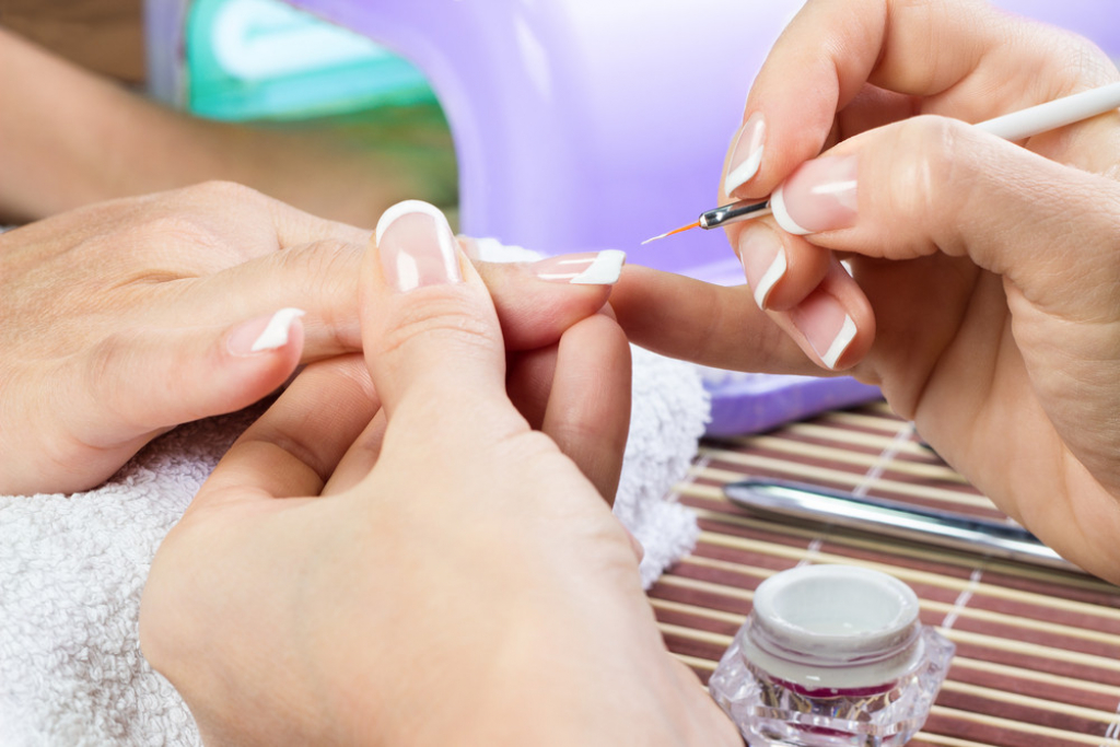 Manikir ruke lak za nokte nokti frenč