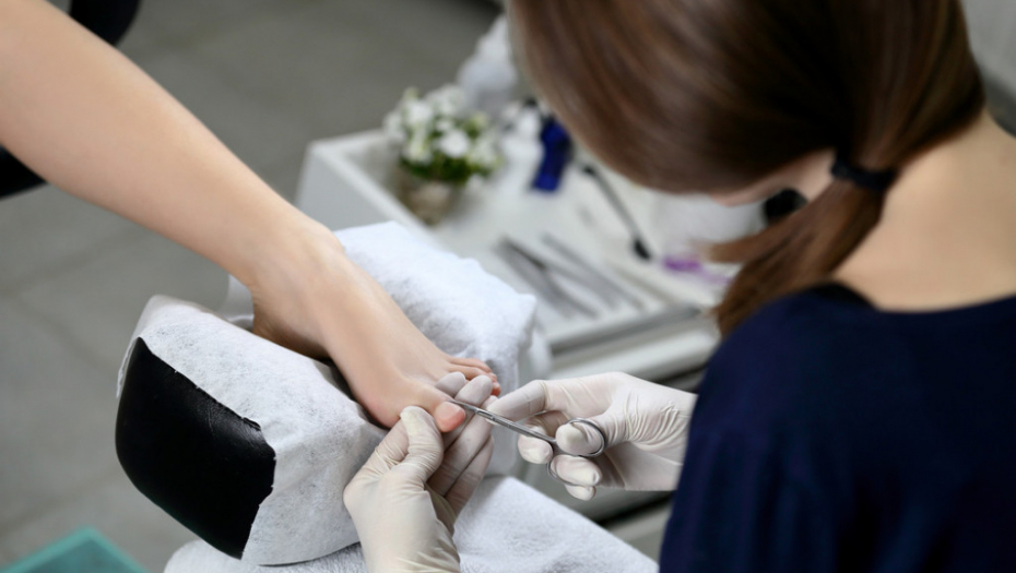 Pedikir stopala pete nokti lak za nokte