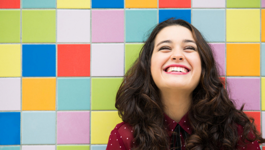 žena sreća srećna osmeh radost