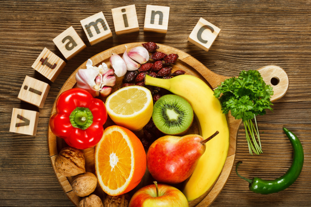 Voće vitamini korpa sa voćem zdravlje