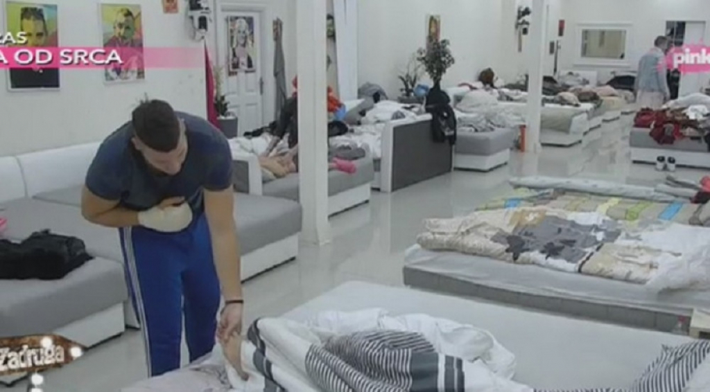 Sloba mazi Luni stopala