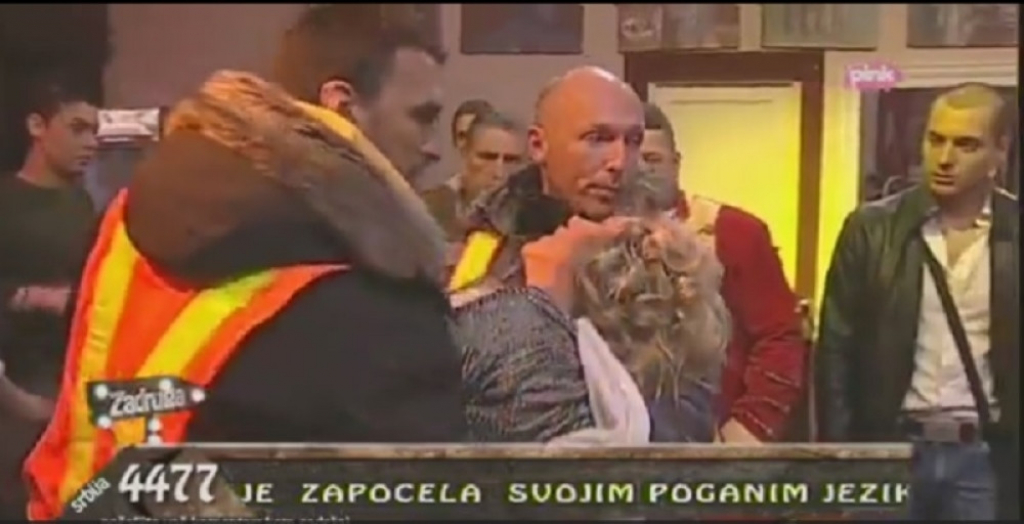 Obezbeđenje iznelo Jelenu