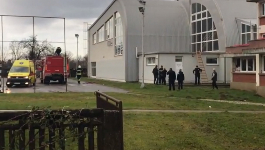 Dečak pao sa krova škole