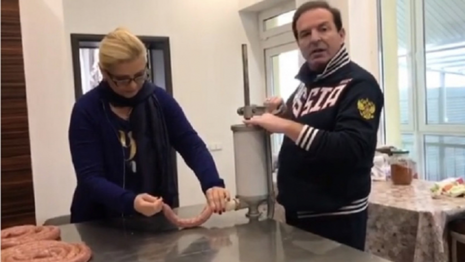 Milanka i Bogoljub prave kobasice