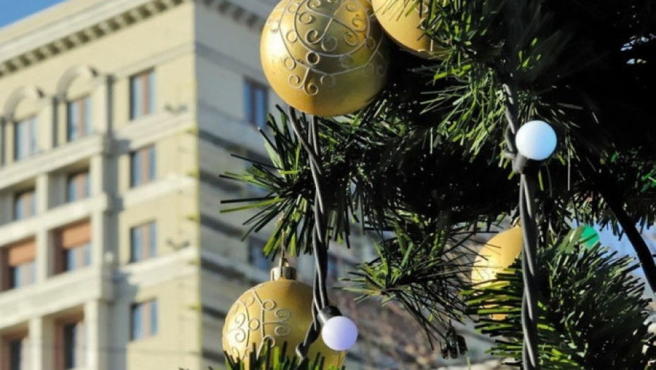 Jelka ukrasi Nova godina