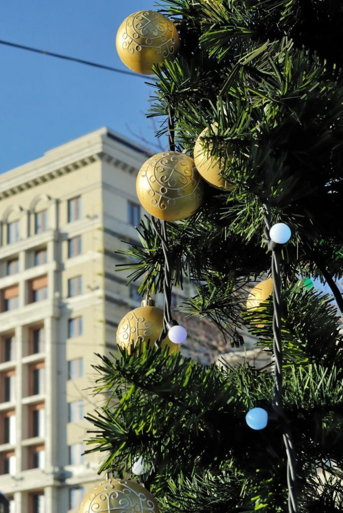 Jelka ukrasi Nova godina