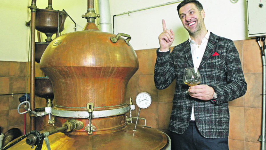 Mladen Krstajić u svojoj destileriji