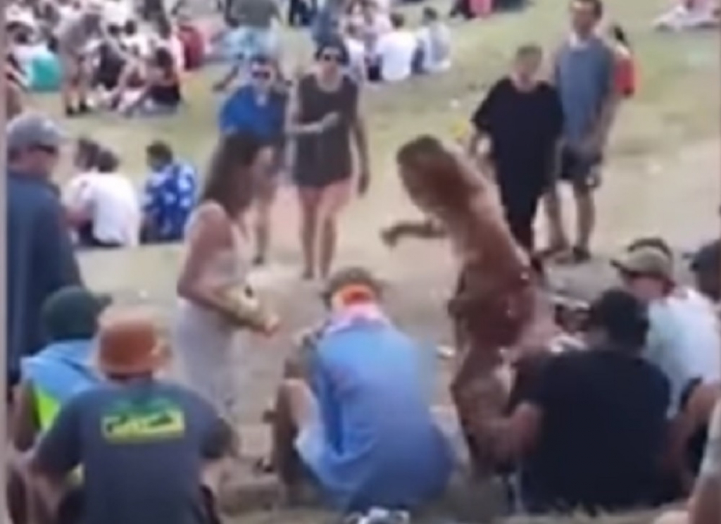 Pretukla momka jer joj je dirao gole grudi