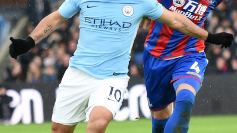 Milivojević u duelu sa Aguerom